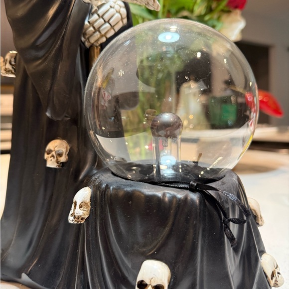 Grim Reaper Halloween Decor with Crystal Plasma Tesla BALL - Picture 2 of 15